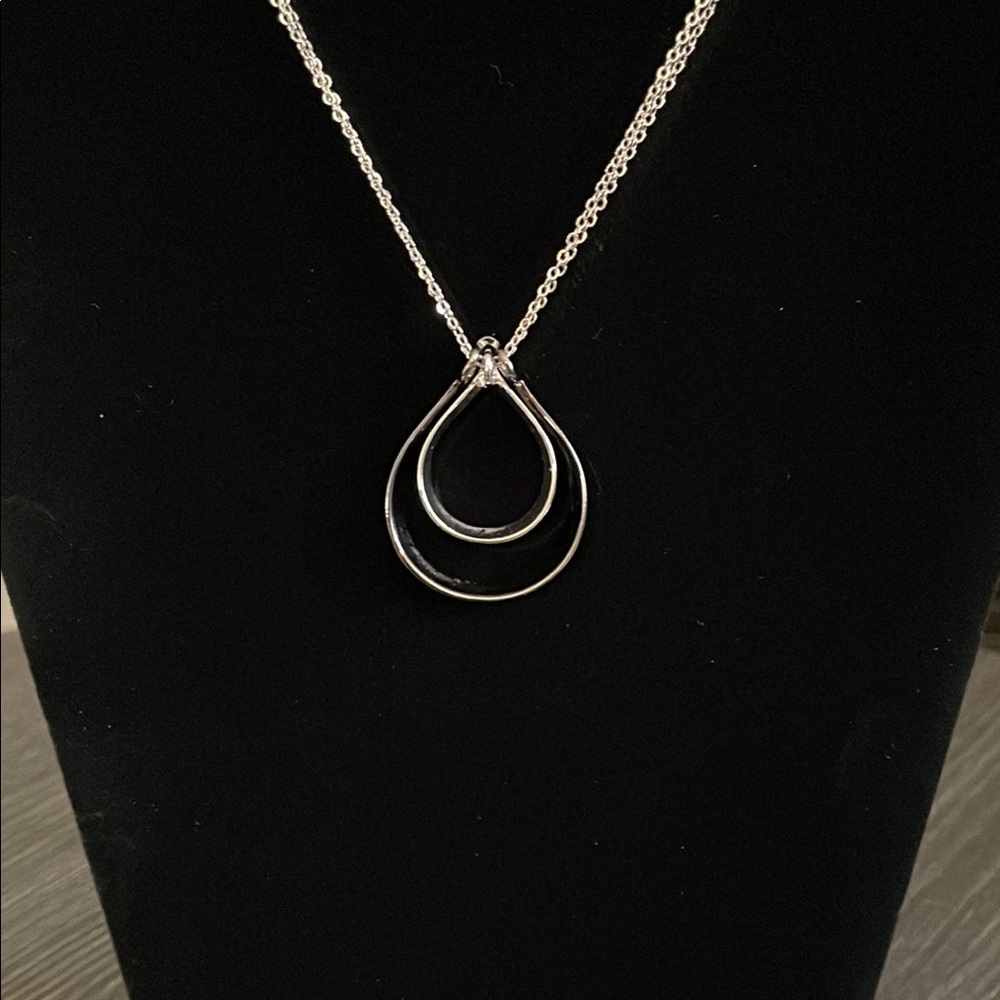 3/$25 🍀Lia Sophia Silver and Hematite Double Teardrop Necklace
